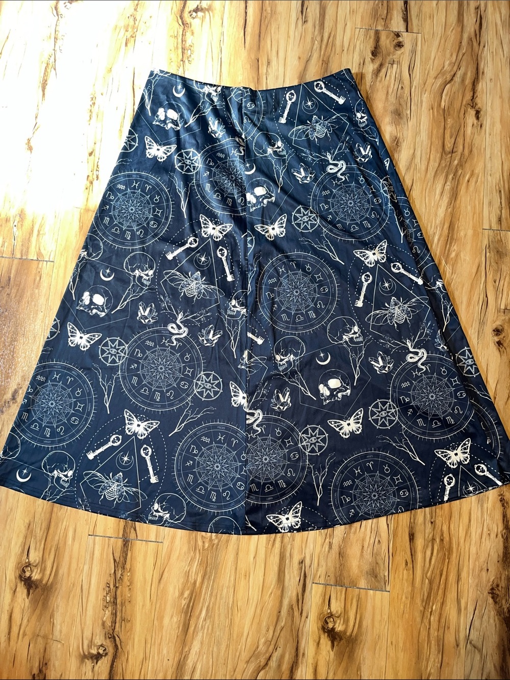 ROMWE Black A-Line Maxi Skirt with Cream Mystic Print